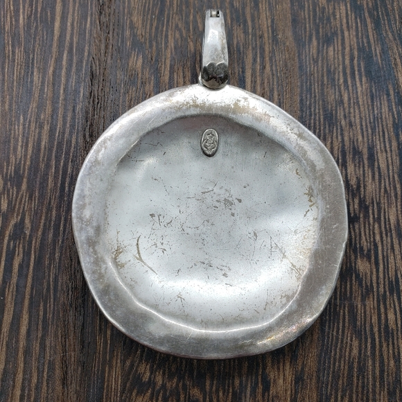 Premier Designs Magnetic clasp pendant - Picture 2 of 3